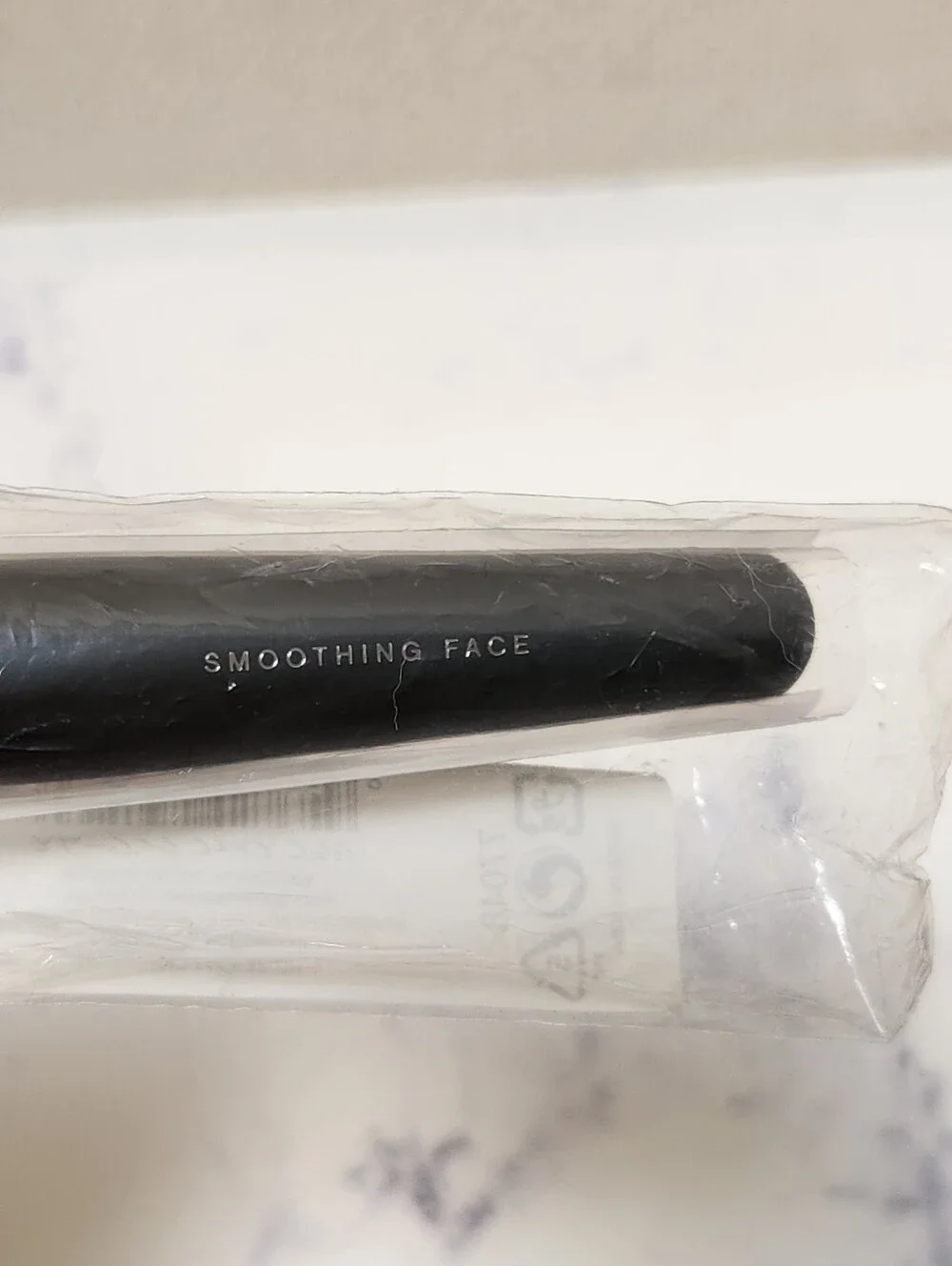 BareMinerals Smoothing Face Brush Sealed